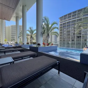 Diamond head side view of pool