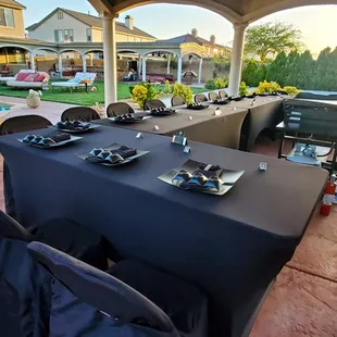 an outdoor dining area