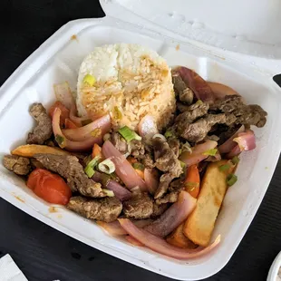 Lomo saltado