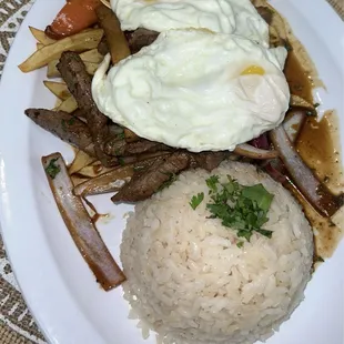 Lomo saltado montado