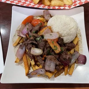 Lomo saltado