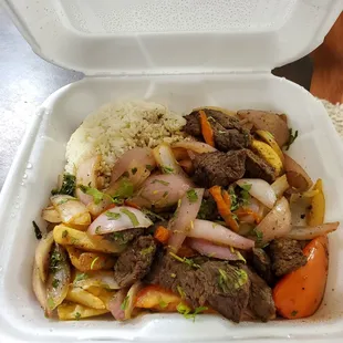 Lomo saltado