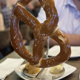 Appetizer - Pretzel with mustard and cheese