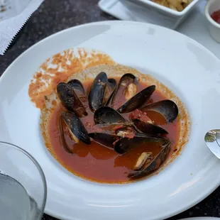 Mussels in spicy red sauce