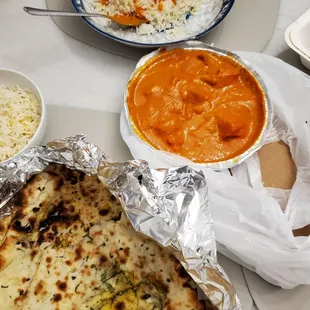 Butter chicken , rice and naan