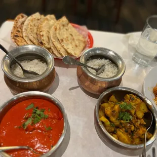 C4BUTTER CHICKEN Garlic Naan