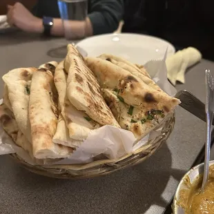 GARLIC NAAN