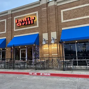 the outside of the restaurant