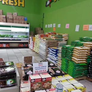 a grocery store filled with fresh produce