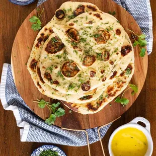 Garlic naan $1