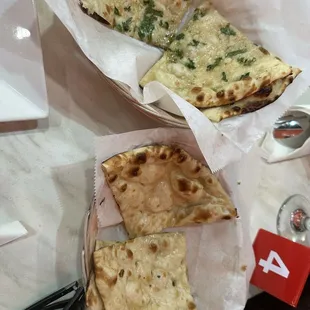 GARLIC NAAN