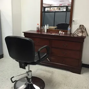 a chair in front of a mirror