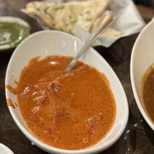 "Butter" Chicken Makhani &amp; Garlic Naan