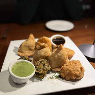 Vegetable Samosa and Vegetable Pakoda were excellent.