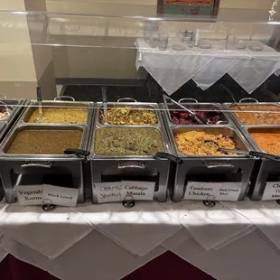 The food selection in the buffet.