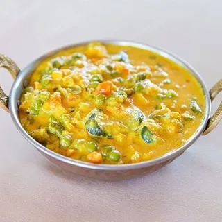 VEGETABLE COCONUT CURRY