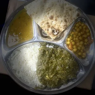 Beautiful vegetarian or non vegetarian food please come and enjoy the lunch special is very good deal thanks