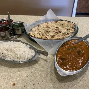 Lamb curry &amp; garlic naan