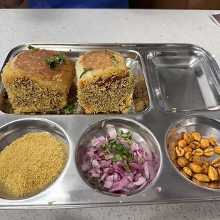 Mumbaiya Misal Pav