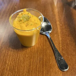 Mango pudding with pastashio