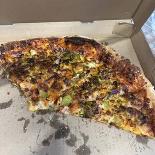 Butter Chicken pizza, I couldn&apos;t stop after 2 slices!!