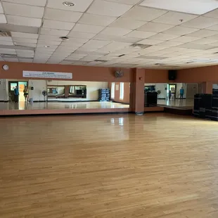 Giant area for group exercises.
