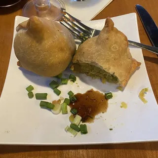 2 Piece Vegetable Samosa