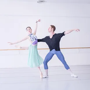 ISB offers world-class instruction for dancers of all ages, with programs for children as young as 4 y/o all the way to Adult/Open classes.