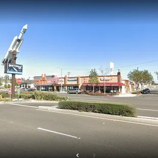 Business Location cross street: Hawthorne Blvd &amp; El Segundo Blvd