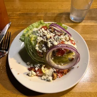 Starter wedge with blue cheese