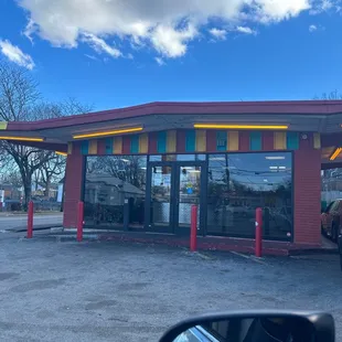 the outside of the restaurant