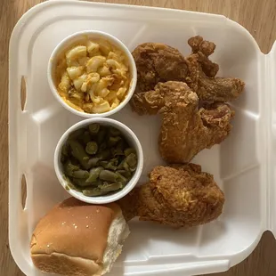 3 piece chicken combo with two sides (mac&amp;cheese and green beans.