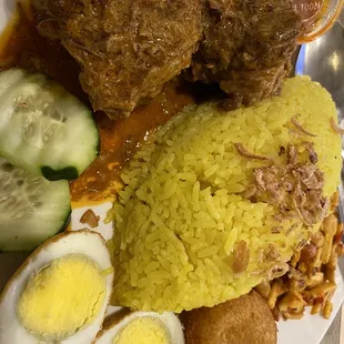 Nasi Kuning 's Rendang