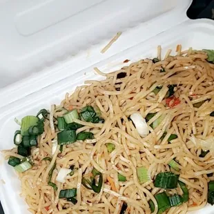 Hakka noodles w/veggied