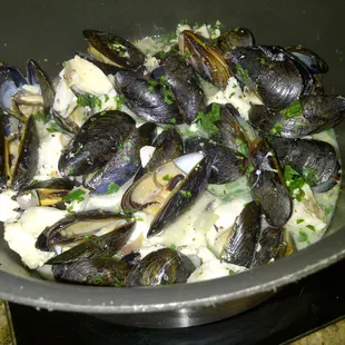 Mussels in a saffron garlic broth