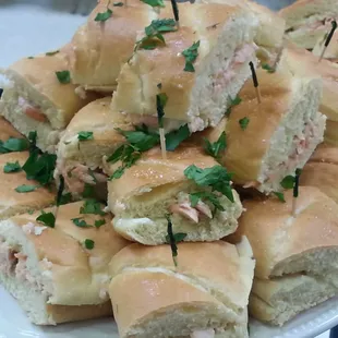 Salmon sliders with lemon chive aioli