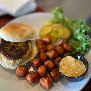 Crab-Cake Sandwich &amp; sweet potato tots