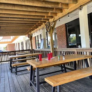Covered outdoor dining options