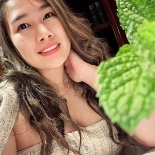 Ella S.