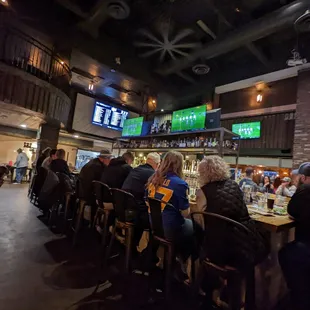 Nice bar and big space!