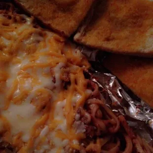 Chicken parm with ..... Garlic bread??  lol Plenty of leftovers for tomorrow!