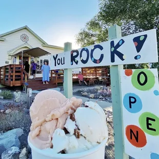 Joyce recommend the High Sierra Breakfast + Apple Cider and the combo is amazing!!! :) can't wait to try more flavors!
