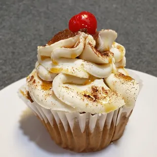 ~3oz standard-sized boozy cupcakes (for 1). Legit EDIBLE COCKTAIL! FREE moonshine cherry on top. 1/2 oz booze in each!