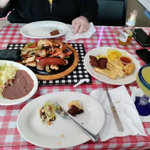 La comida es tremendo!!!! Love this place. Celina is the best!!!