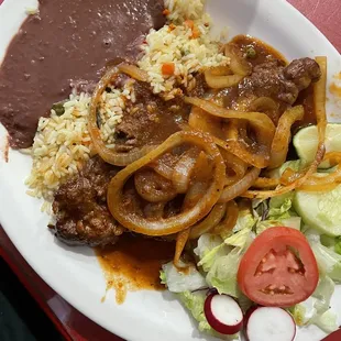 *Bisteck Encebollado