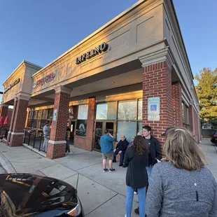 Wait at 4:40 pm on a Friday night