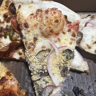 Example of half the pizza was only crust and no toppings