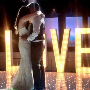 Our computer controlled intelligent lighting creates a sillouette that connects the newlyweds in an intimate way!
