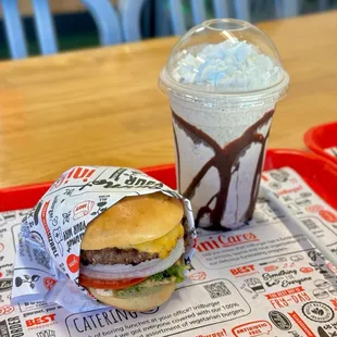 B'igi AMERICANO, Cookies and cream Milk Shake