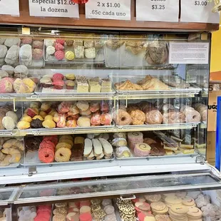 Iniguez Bakery & Deli